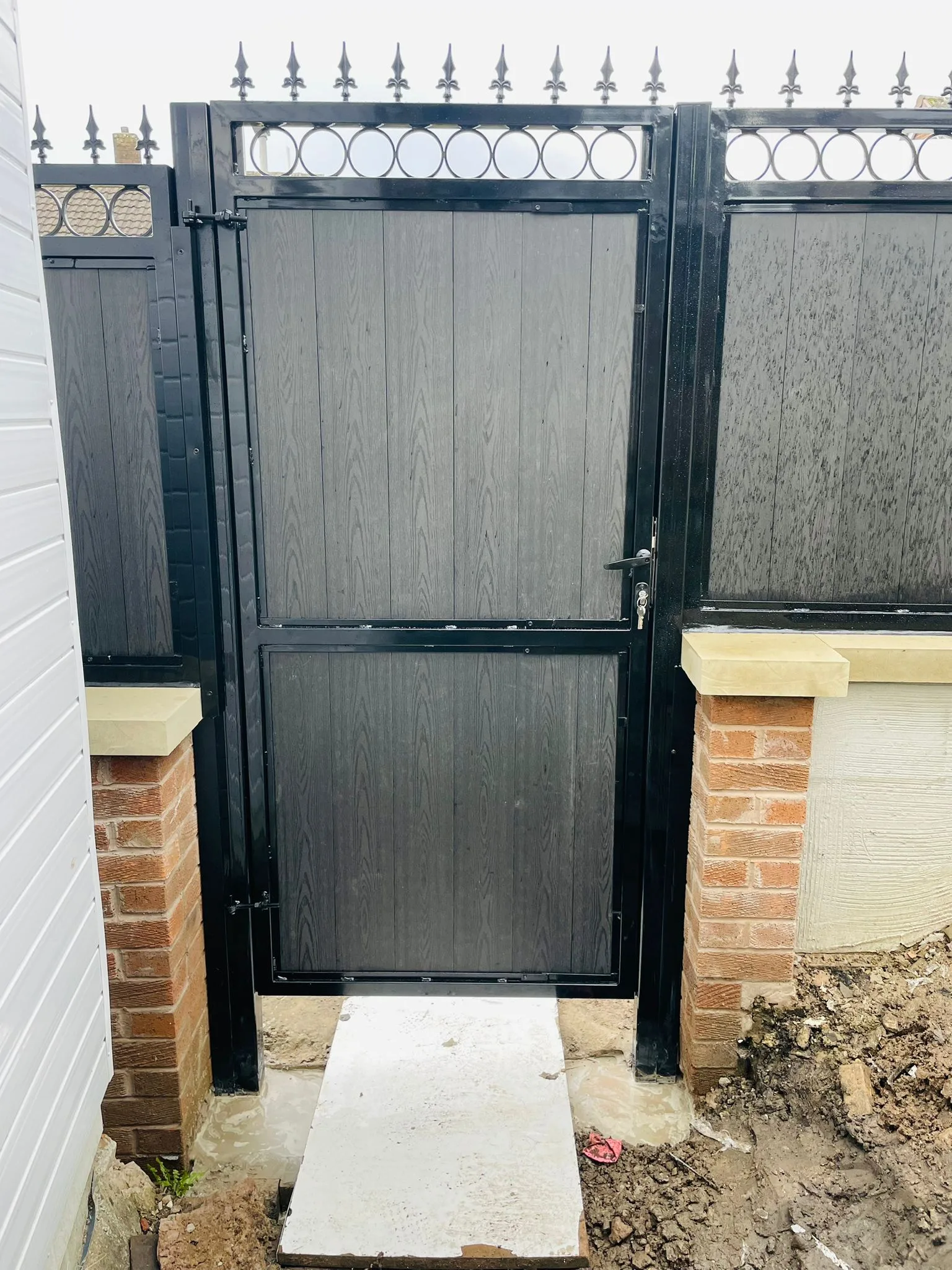 Composite Gates Installation